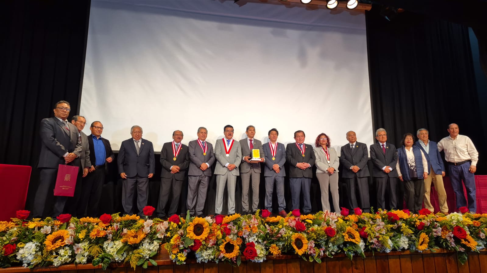 ¡Felicitaciones a todos los miembros de la comunidad de la Escuela Profesional de Ingeniería de Minas de la UNMSM!